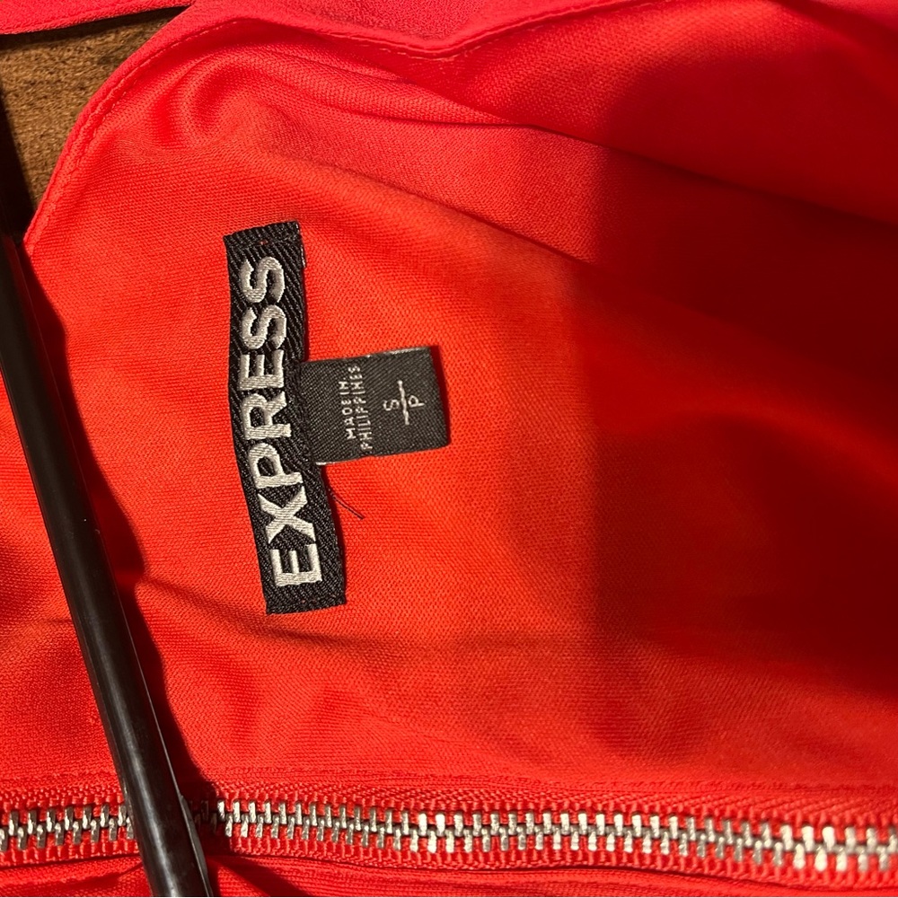 Small Express red silky tank top that flows!